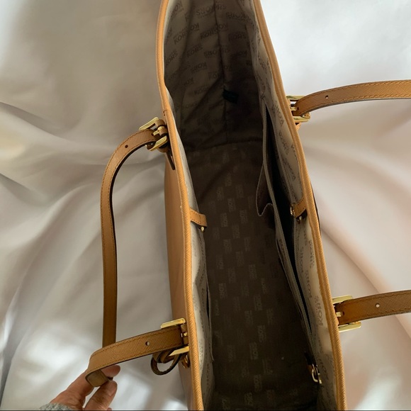 Large Oversized Michael Kors Tan Tote Bag - Picture 4 of 11